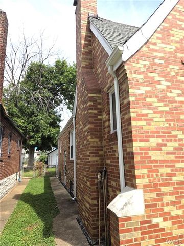 5953 N Pointe Boulevard, St Louis, MO 63147