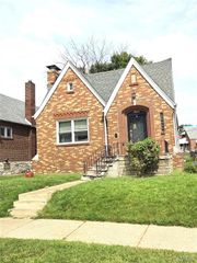 5953 N Pointe Boulevard, St Louis, MO 63147