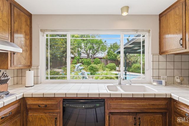 4200 Orinda Way, Bakersfield, CA 93306