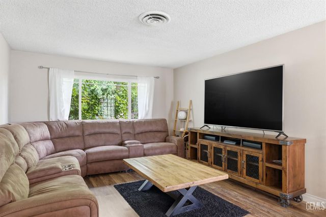 4200 Orinda Way, Bakersfield, CA 93306