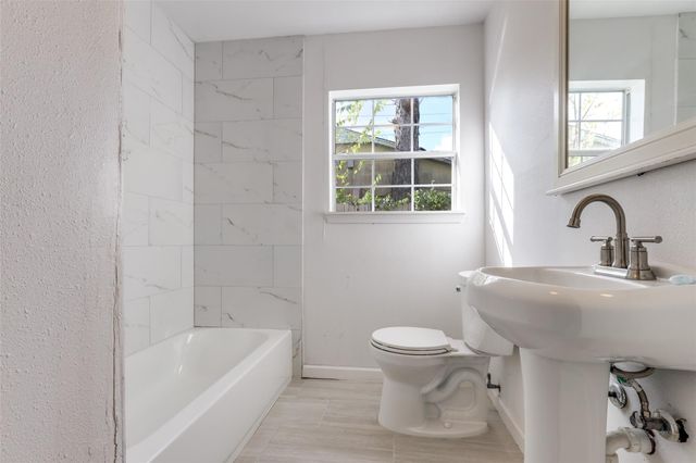 1749 Des Jardines Street, Houston, TX 77023