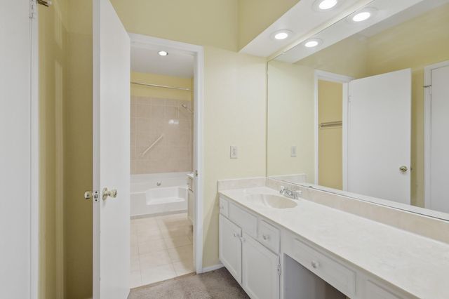 506 Wilcrest Drive 506, Houston, TX 77042