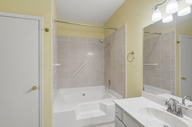 506 Wilcrest Drive 506, Houston, TX 77042