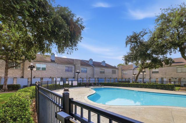 506 Wilcrest Drive 506, Houston, TX 77042
