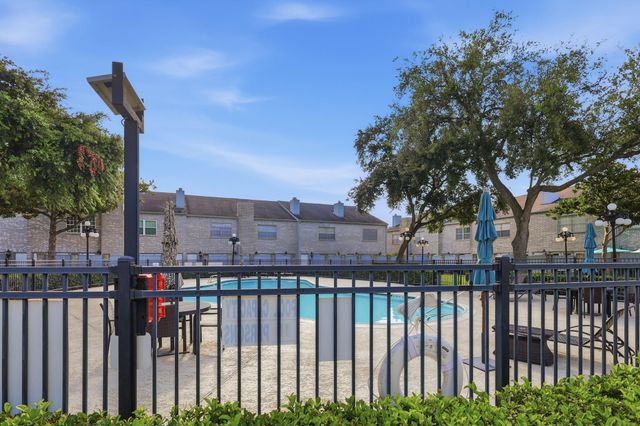 506 Wilcrest Drive 506, Houston, TX 77042