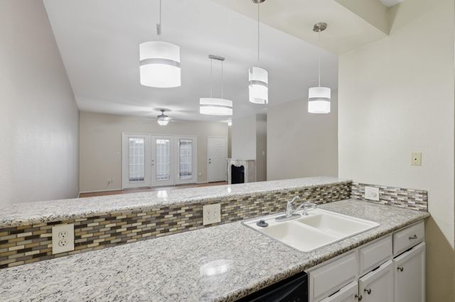 506 Wilcrest Drive 506, Houston, TX 77042