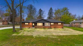 6141 Paramus, Independence Charter Township, MI 48346