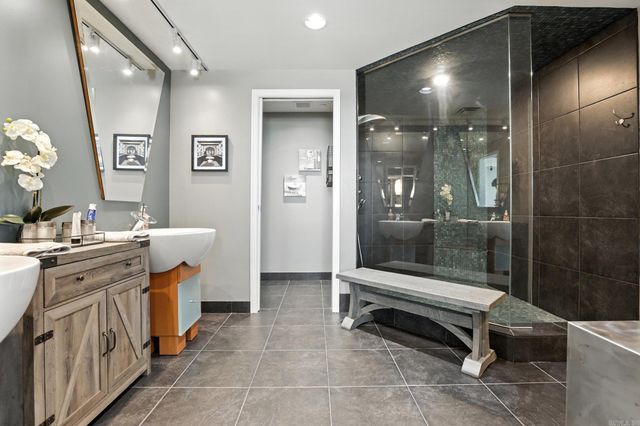 521 President Clinton Ave Apt 1101, Little Rock, AR 72201