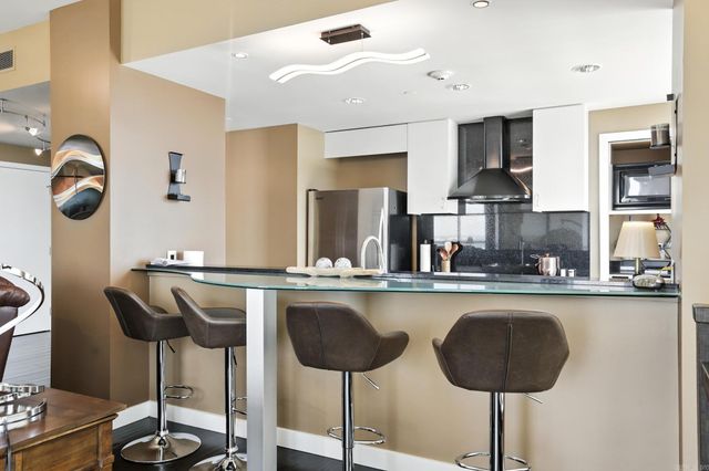 521 President Clinton Ave Apt 1101, Little Rock, AR 72201