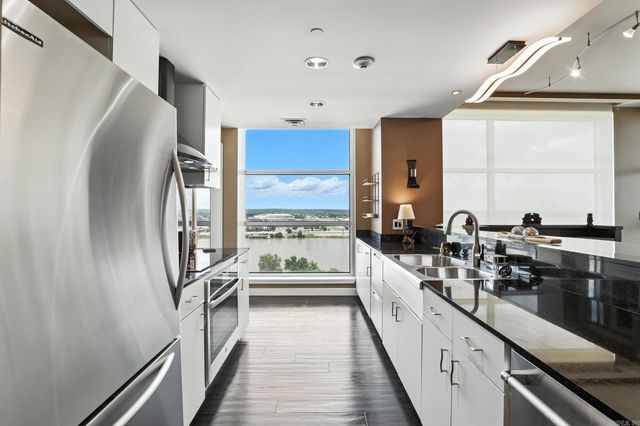 521 President Clinton Ave Apt 1101, Little Rock, AR 72201