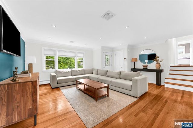 19 Andover Drive, Wayne, NJ 07470