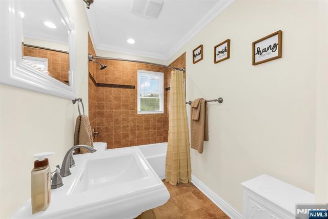 19 Andover Drive, Wayne, NJ 07470