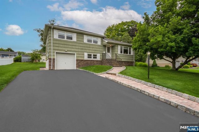 19 Andover Drive, Wayne, NJ 07470