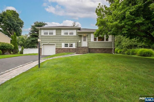 19 Andover Drive, Wayne, NJ 07470