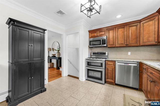 19 Andover Drive, Wayne, NJ 07470