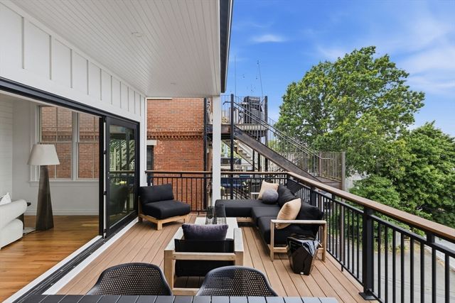 520 East Broadway 2, Boston, MA 02127