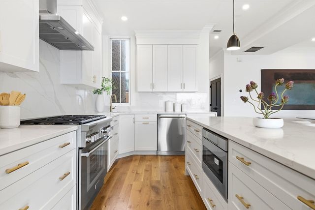 520 East Broadway 2, Boston, MA 02127