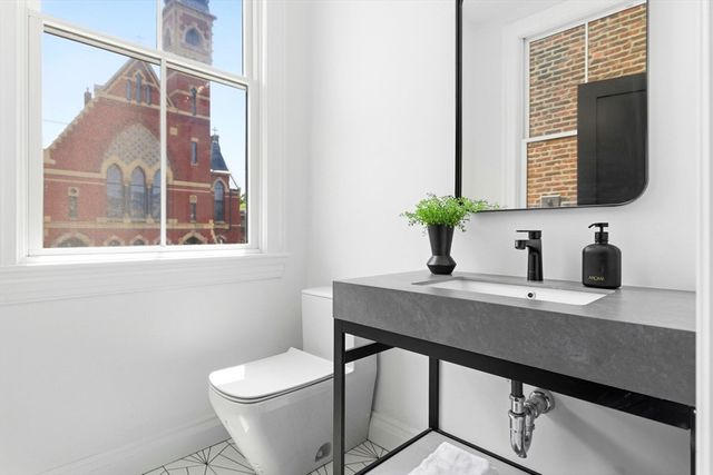 520 East Broadway 2, Boston, MA 02127