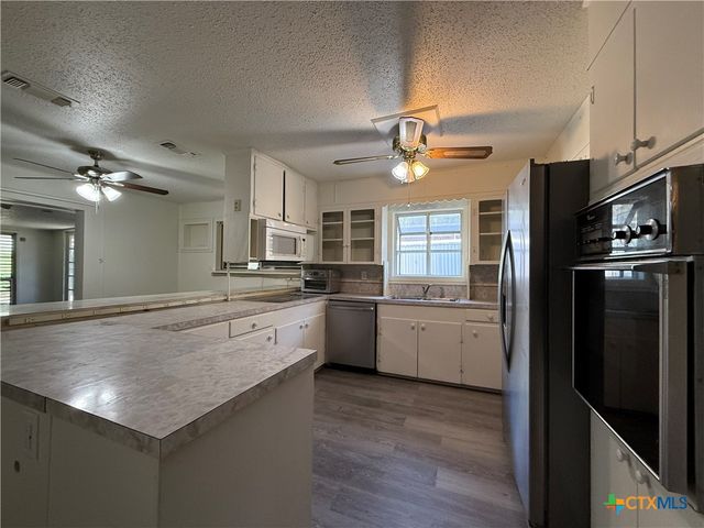 2221 Mcpherson Drive, Port Lavaca, TX 77979