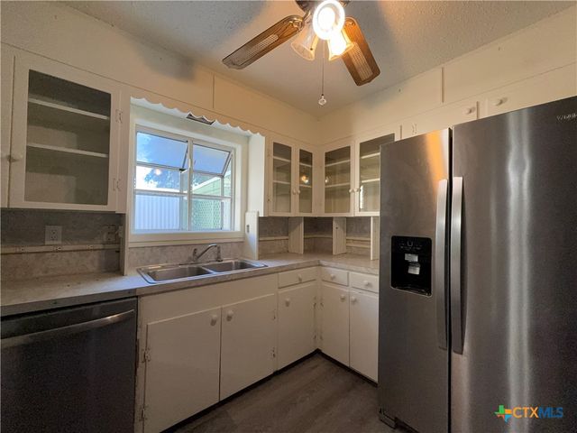 2221 Mcpherson Drive, Port Lavaca, TX 77979