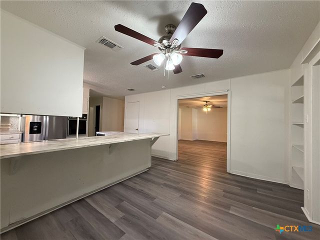 2221 Mcpherson Drive, Port Lavaca, TX 77979