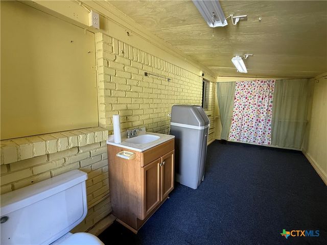 2221 Mcpherson Drive, Port Lavaca, TX 77979