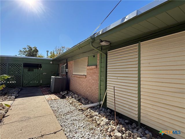 2221 Mcpherson Drive, Port Lavaca, TX 77979