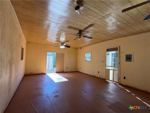 2221 Mcpherson Drive, Port Lavaca, TX 77979