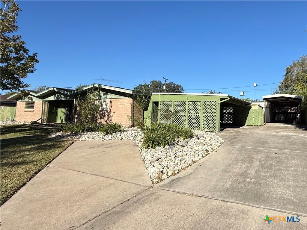 2221 Mcpherson Drive, Port Lavaca, TX 77979