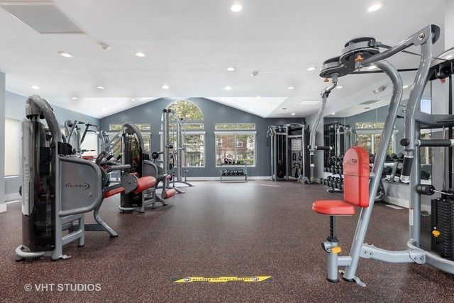 95 Kensington Circle 107, Wheaton, IL 60189