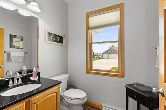 1594 LONE OAK DRIVE, Neenah, WI 54956