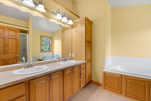 1594 LONE OAK DRIVE, Neenah, WI 54956