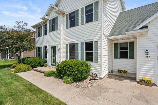 1594 LONE OAK DRIVE, Neenah, WI 54956