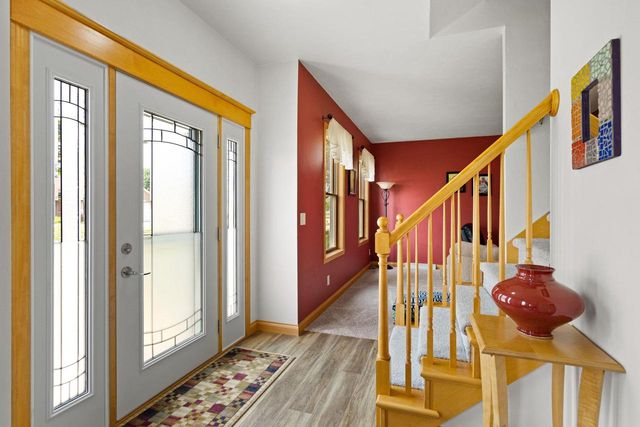 1594 LONE OAK DRIVE, Neenah, WI 54956