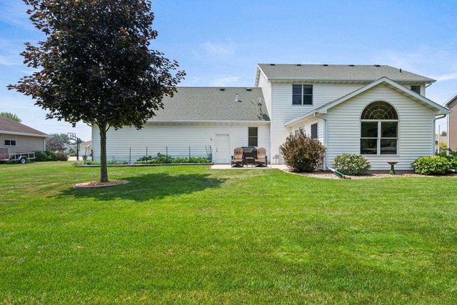 1594 LONE OAK DRIVE, Neenah, WI 54956