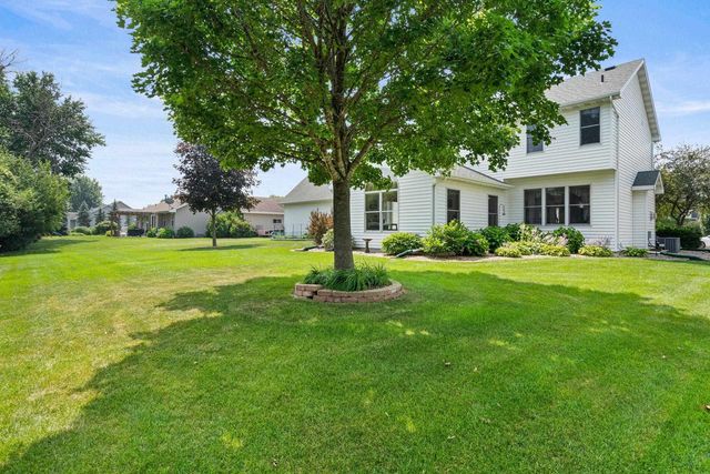 1594 LONE OAK DRIVE, Neenah, WI 54956