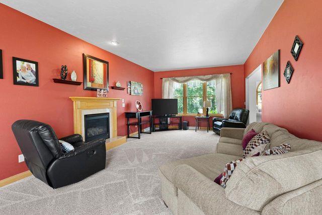 1594 LONE OAK DRIVE, Neenah, WI 54956