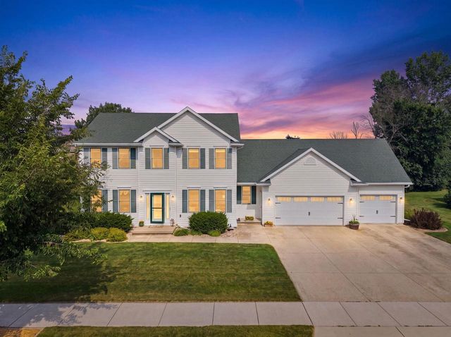 1594 LONE OAK DRIVE, Neenah, WI 54956