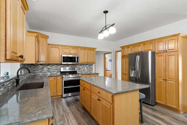 1594 LONE OAK DRIVE, Neenah, WI 54956