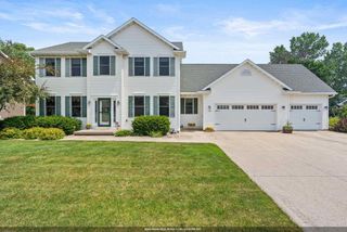 1594 LONE OAK DRIVE, Neenah, WI 54956