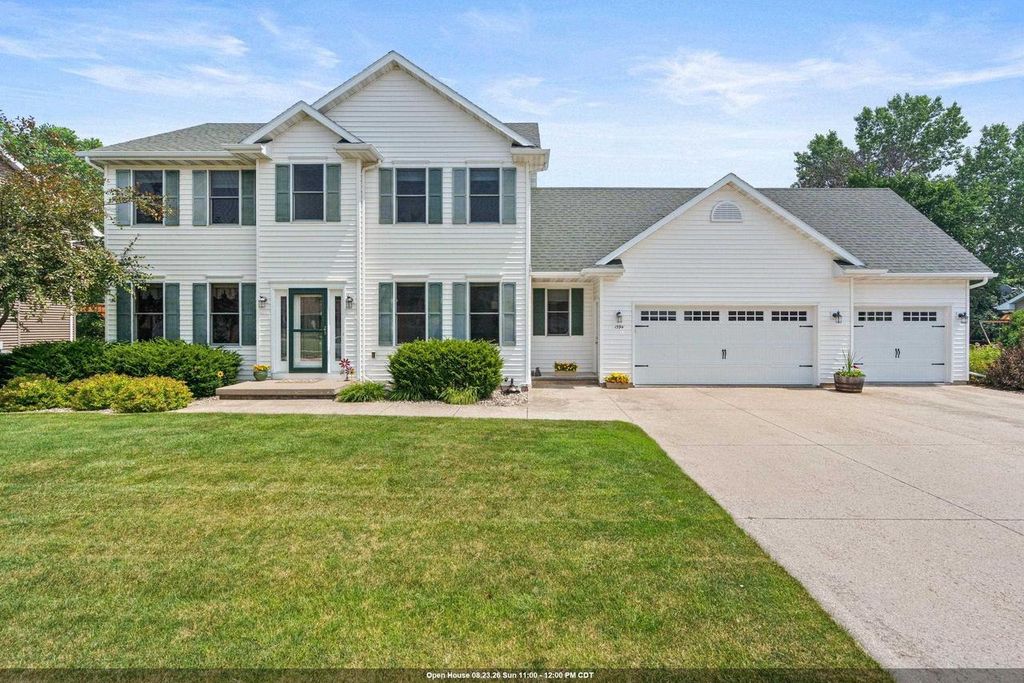 1594 LONE OAK DRIVE, Neenah, WI 54956
