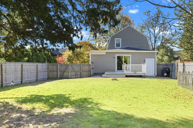 1227 Old Plainville Rd, New Bedford, MA 02745
