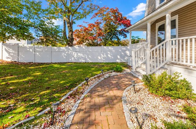 1227 Old Plainville Rd, New Bedford, MA 02745