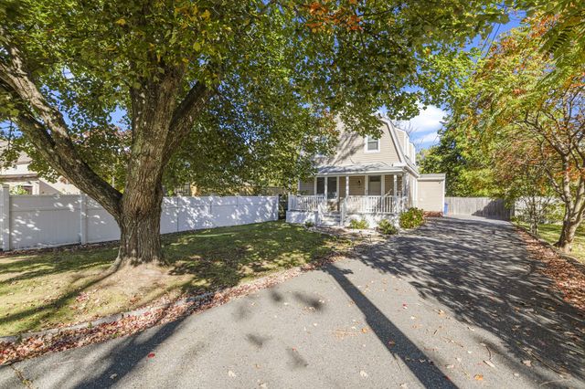 1227 Old Plainville Rd, New Bedford, MA 02745