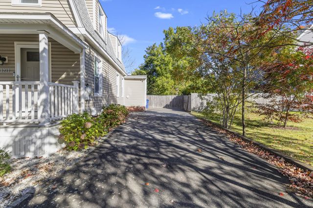 1227 Old Plainville Rd, New Bedford, MA 02745