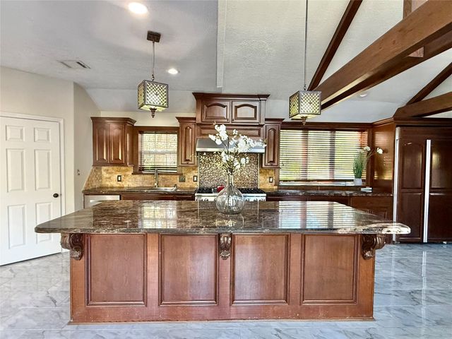 2502 Lake Gardens Court, Kingwood, TX 77339