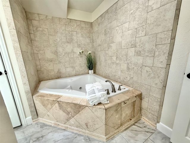 2502 Lake Gardens Court, Kingwood, TX 77339