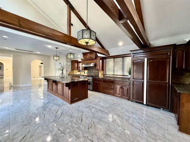 2502 Lake Gardens Court, Kingwood, TX 77339