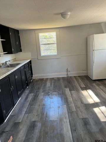 513 W 6th, Mt Pleasant, TX 75455