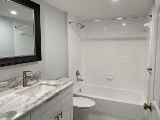 1520 WHITEHALL Drive 202, Davie, FL 33324